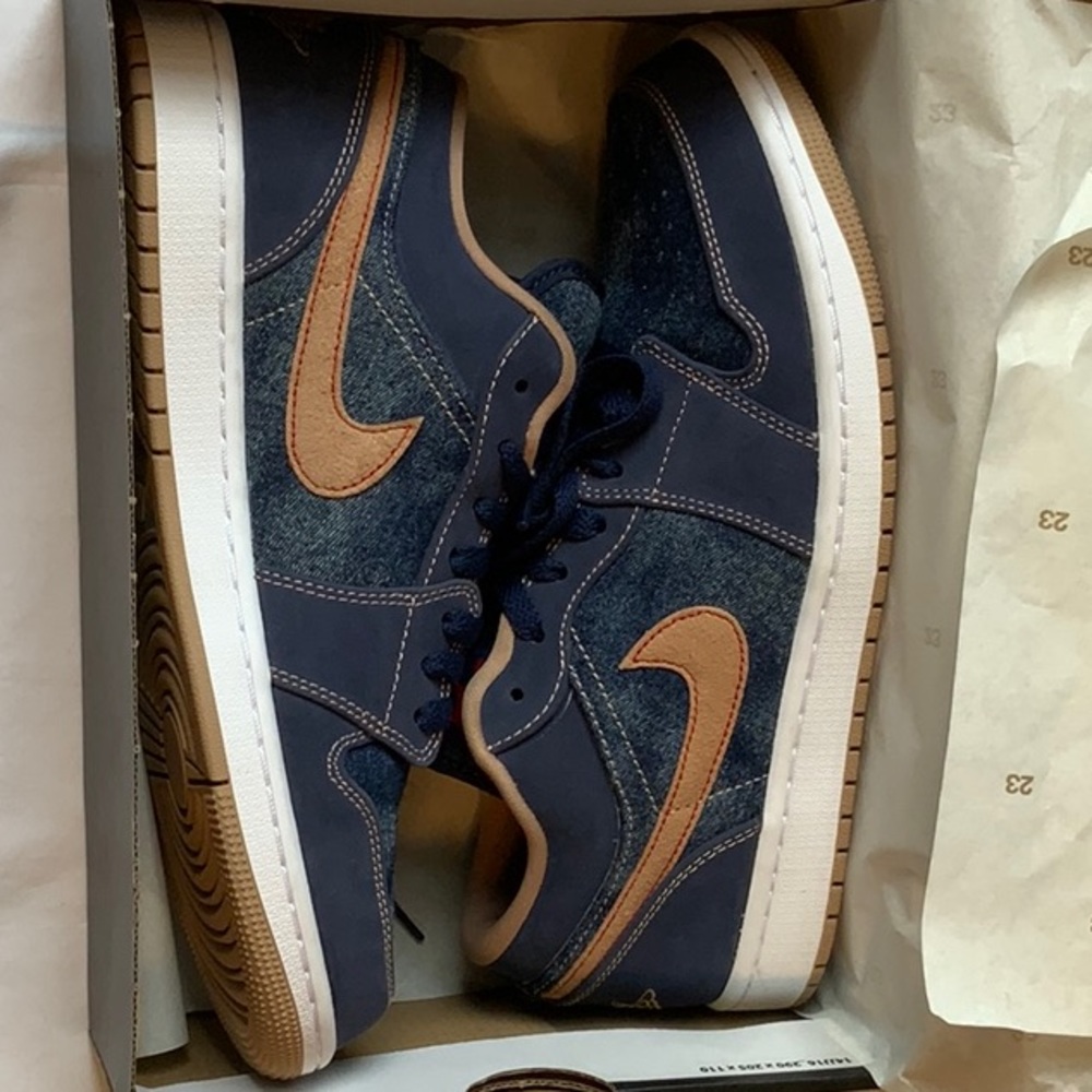 Nike Air Jordan 1 Low SE. NWOT size 8.5